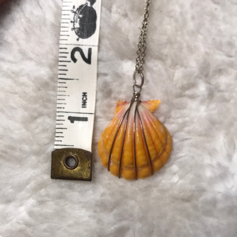 OTO 👀 Sunrise shell pendent. Silver wiring.